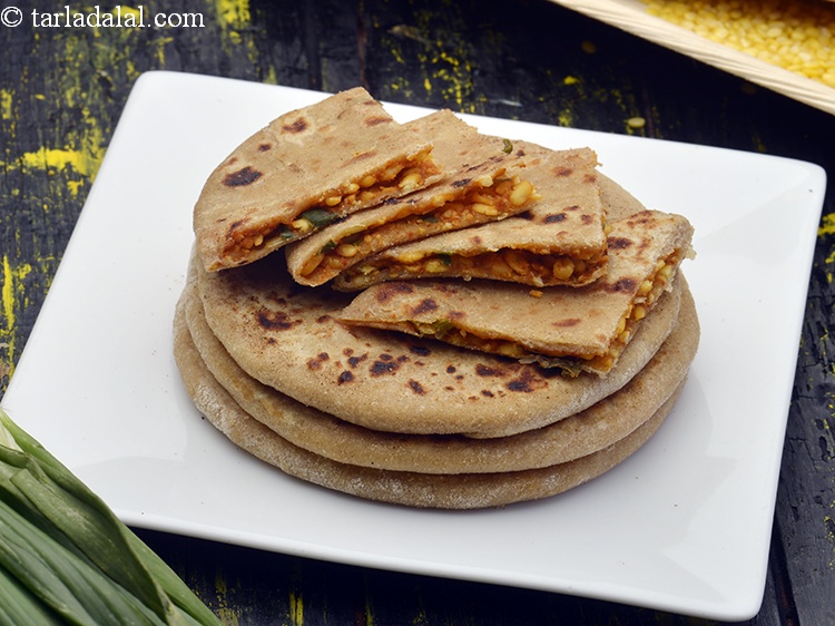 Step 30 – Repeat steps 2 to 6 to make 5 more parathas.