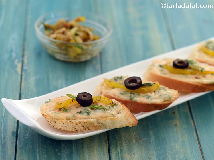 Step 18 – <p> Serve <strong>zucchini yellow pepper toast </strong>immediately.</p>