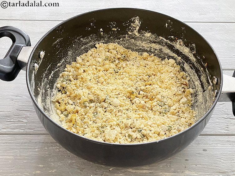 स्टेप 13 – अच्छी तरह से मिलाएं और बीच-बीच में हिलाते हुए धीमी …