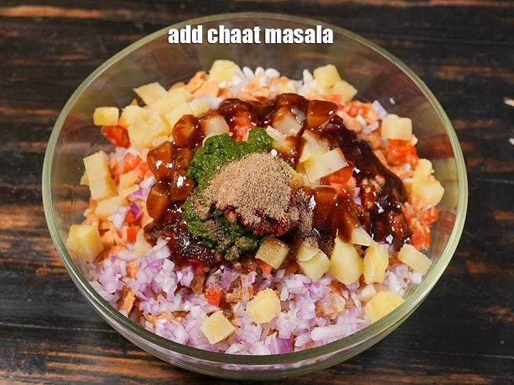 Step 10 – <p>Add ½ tsp chaat masala.&nbsp;</p>