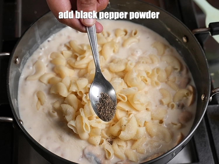Step 13 – <p>Add pepper, mix gently and cook on a medium flame for 2 minutes, while stirring …