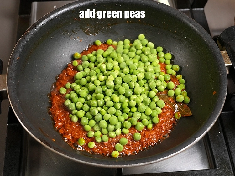 Step 26 – <p>Add 3/4 cup&nbsp;green peas.</p>