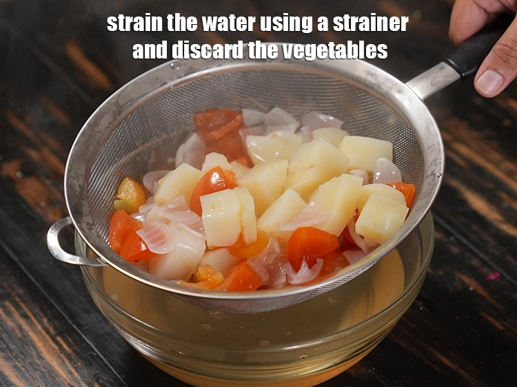 Step 25 – <p><span style="background-color:rgb(255,255,255);color:rgb(0,0,0);">Strain the water using a strainer and discard the vegetables. Keep aside.</span></p>