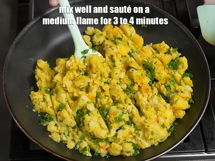 Step 24 – <p><span style="background-color:rgb(255,255,255);color:rgb(0,0,0);">Mix well and sauté on a medium flame for 3 to 4 minutes.</span></p>