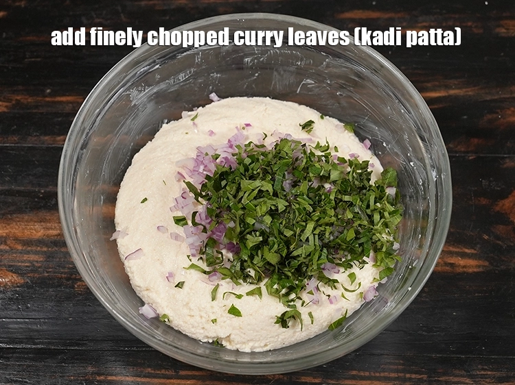 Step 10 – <p><span style="background-color:rgb(255,255,255);color:rgb(0,0,0);">Add 2 tbsp finely chopped curry leaves.</span></p>