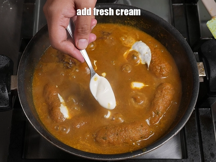 Step 40 – <p><span style="background-color:rgb(255,255,255);color:rgb(0,0,0);">Add 2 tbsp fresh cream. Mix well.</span></p>