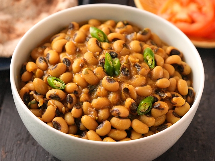 Step 33 – <p>Serve&nbsp;<strong>chawli bean sabzi recipe | healthy lobhia sabzi | Indian cow pea curry |&nbsp;</strong>with roti.</p>
