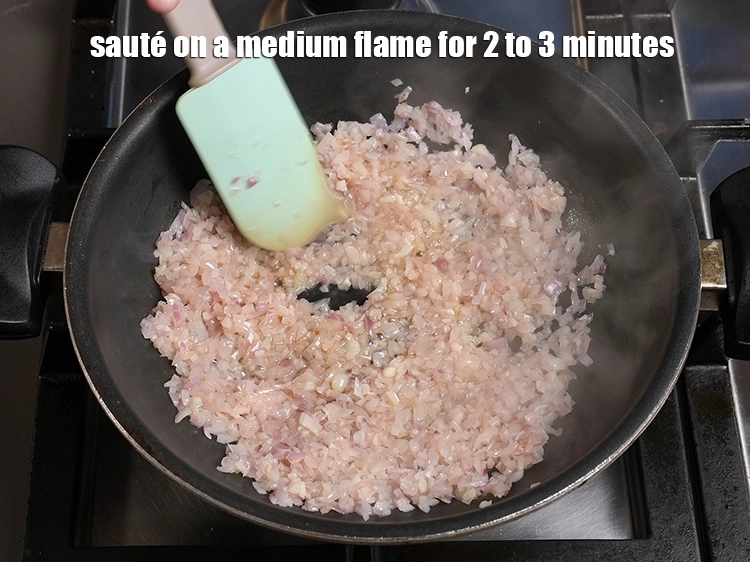 Step 12 – <p><span style="background-color:rgb(255,255,255);color:rgb(0,0,0);">Sauté on a medium flame for 2 to 3 minutes, while stirring occasionally.</span></p>