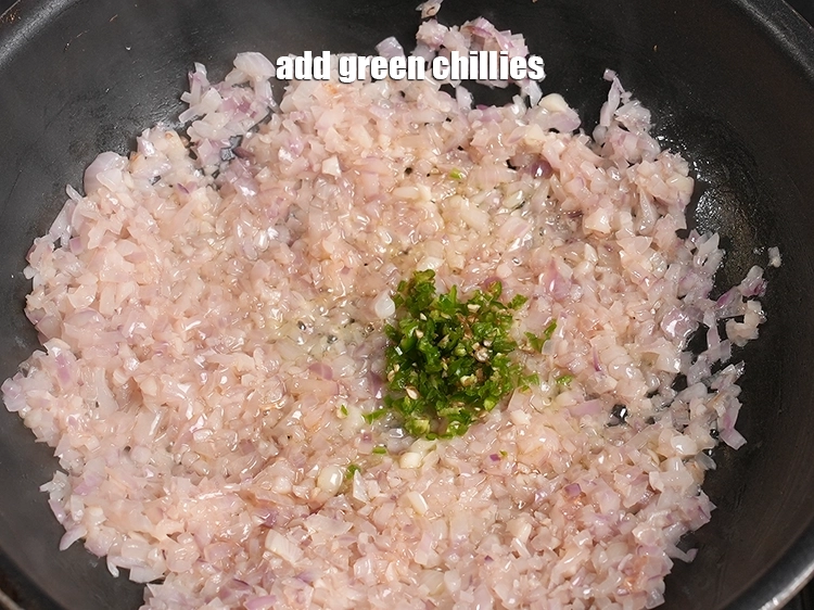Step 13 – <p><span style="background-color:rgb(255,255,255);color:rgb(0,0,0);">Add the 1 tsp </span><a href="https://www.tarladalal.in/glossary-green-chillies-hari-mirch-331i#ing_3504"><u>finely chopped green chillies</u></a><u>.</u></p>