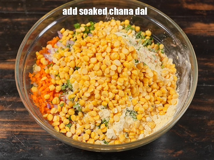 Step 19 – <p><span style="background-color:rgb(255,255,255);color:rgb(0,0,0);">Lastly, add the whole chana dal which we kept aside.</span></p>