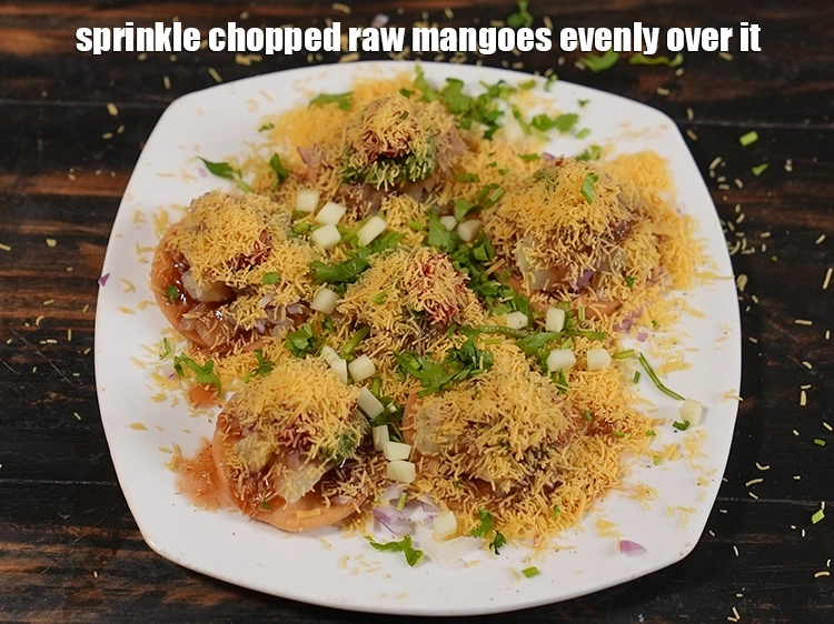 Step 14 – <p><span style="background-color:rgb(255,255,255);color:rgb(0,0,0);">If in season then also sprinkle ½ tbsp of raw mangoes evenly over it.</span></p>