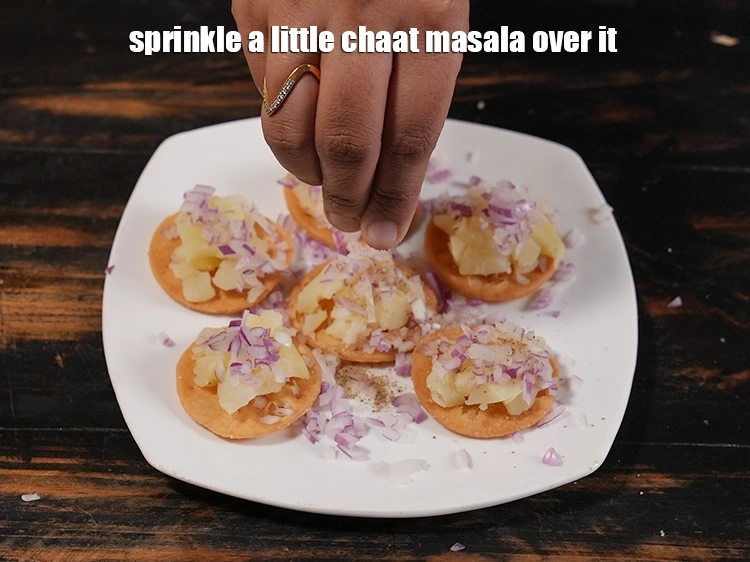 Step 7 – <p>Sprinkle a little chaat masala over it.</p>