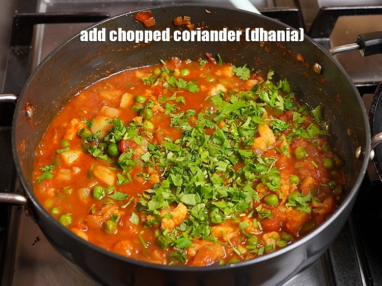 Step 26 – <p><span style="background-color:rgb(255,255,255);color:rgb(0,0,0);">Add the 1/4 cup </span><a href="https://www.tarladalal.in/glossary-coriander-dhania-kothmir-369i#ing_2365"><u>chopped coriander (dhania)</u></a><u>.</u></p>