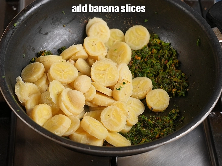 Step 19 – <p>Add the banana slices.&nbsp;</p>