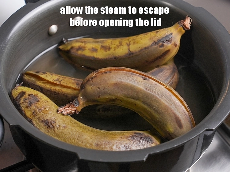 Step 6 – <p>Allow the steam to escape before opening the lid.</p>