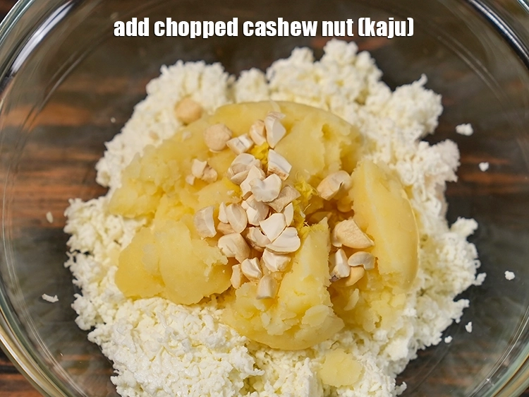 Step 6 – <p>Add the <span style="background-color:rgb(255,255,255);color:rgb(0,0,0);">1/2 tbsp </span><a href="https://www.tarladalal.in/glossary-cashew-nuts-kaju-840i#ing_3225"><u>chopped cashew nut (kaju)</u></a>. Kaju provides a nice bite …
