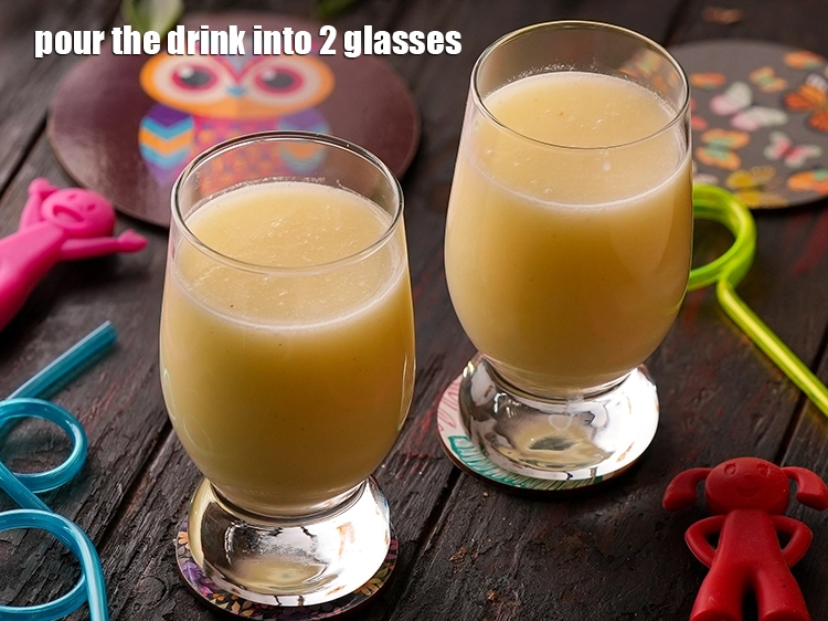 Step 5 – <p>Pour the drink into 2 glasses.</p>