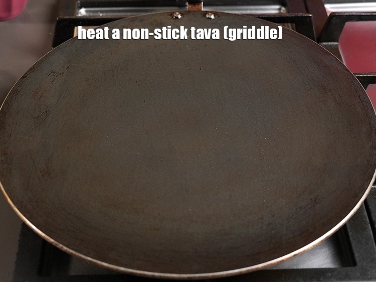 Step 29 – <p><span style="background-color:rgb(255,255,255);color:rgb(0,0,0);">If using cast iron tawa, please pre-season it well ahead of time.</span></p>