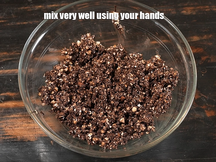 Step 12 – <p><span style="background-color:rgb(255,255,255);color:rgb(0,0,0);">Mix very well using your hands.</span></p>