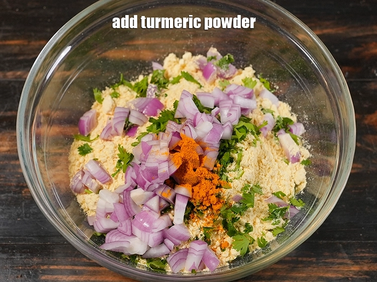 Step 6 – <p>Add 1/4 tsp <a href="https://www.tarladalal.in/glossary-turmeric-powder-haldi-645i"><u>turmeric powder (haldi)</u></a>.</p>