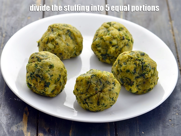 Step 19 – <p>Divide the stuffing into 5 equal portions and keep aside.</p>