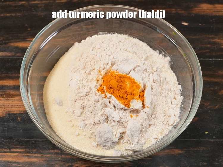 Step 9 – <p>Add 1/4 tsp of turmeric powder.&nbsp;</p>