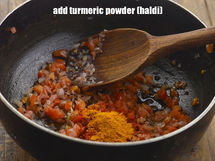 Step 21 – <p><span style="background-color:rgb(255,255,255);color:rgb(0,0,0);">1/2 tsp </span><a href="https://www.tarladalal.com/glossary-turmeric-powder-haldi-645i"><u>turmeric powder (haldi)</u></a><u>.</u></p>