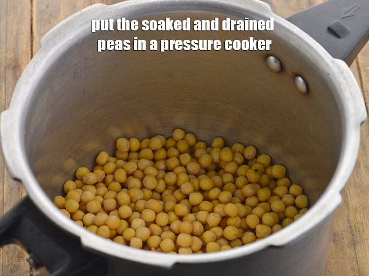Step 7 – <p>Put the soaked and drained peas in a pressure cooker.</p>