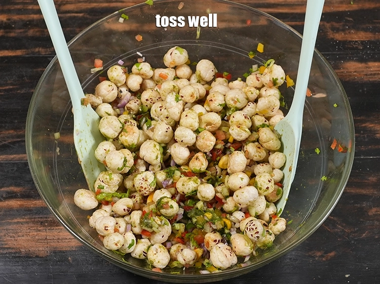 Step 16 – <p><span style="background-color:rgb(255,255,255);color:rgb(0,0,0);">Toss well.</span></p>