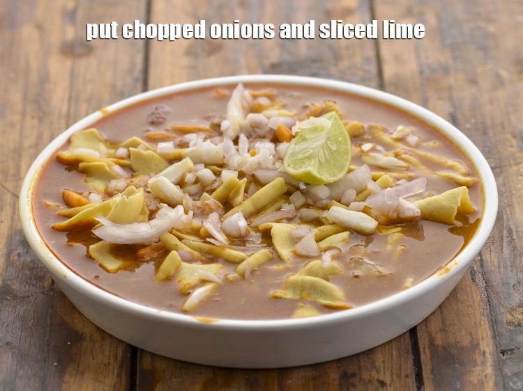 Step 41 – <p>This is how the&nbsp;<strong>Mumbai roadside</strong>&nbsp;<strong>misal</strong>&nbsp;looks with usal, sev, gathiya, chopped onions and sliced lime.</p>