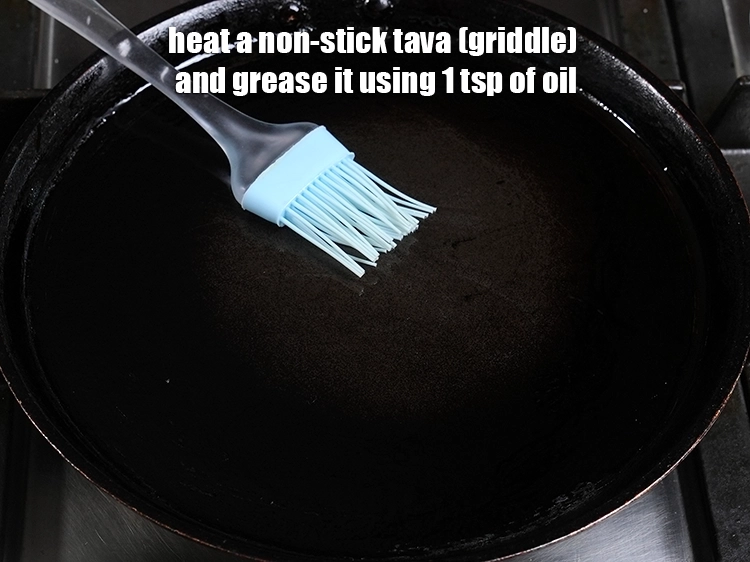 Step 17 – <p><span style="background-color:rgb(255,255,255);color:rgb(0,0,0);">Heat a non-stick tava (griddle) and grease it using 1 tsp of oil.</span></p>
