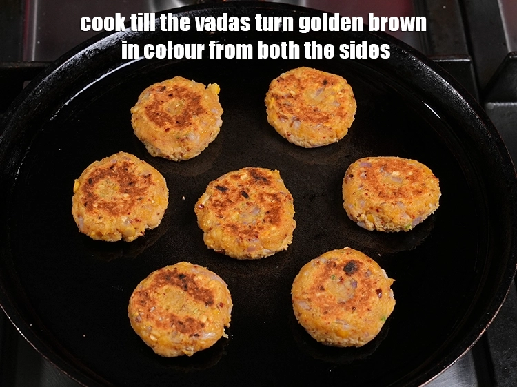 Step 20 – <p>Cook <span style="background-color:rgb(255,255,255);color:rgb(0,0,0);">till the vadas turn golden brown in colour from both the sides.</span></p>