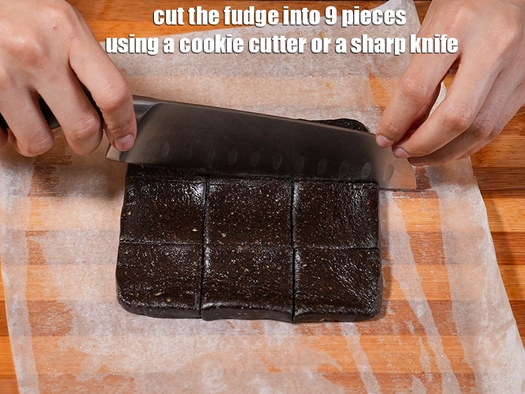 Step 14 – <p><span style="color:rgb(0,0,0);">Cut the fudge into 9 pieces using a cookie cutter or a sharp knife.</span></p>
