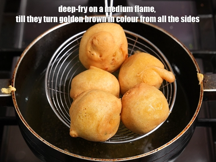 Step 41 – <p><span style="background-color:rgb(255,255,255);color:rgb(0,0,0);">Deep fry in hot oil, till golden brown. Similarly dip all the potato mixture …