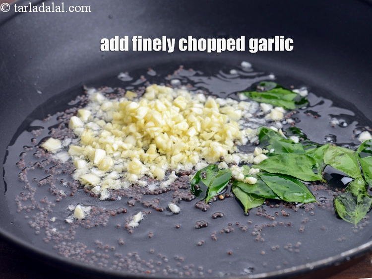 Step 5 – <p>Add the <span style="background-color:rgb(255,255,255);color:rgb(0,0,0);">1 1/2 tbsp</span><a href="https://www.tarladalal.com/glossary-garlic-lehsun-lahsun-348i#ing_2398"><u> garlic (lehsun)</u></a>.</p>