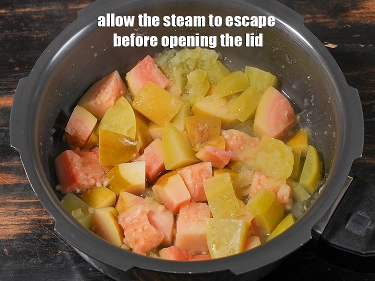 Step 6 – <p><span style="background-color:transparent;">Allow the steam to escape before opening the lid.</span></p>