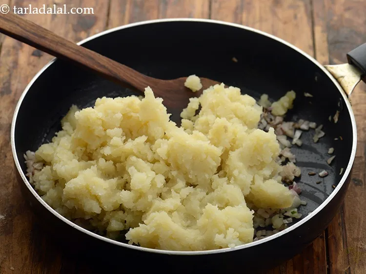 Step 10 – <p>Add the boiled and mashed potatoes and salt to taste.</p>