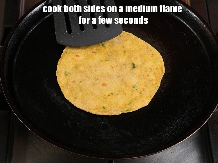 Step 15 – <p><span style="background-color:rgb(255,255,255);color:rgb(0,0,0);">Cook both sides on a medium flame for a few seconds.</span></p>