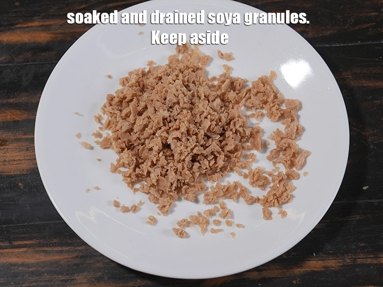 Step 31 – <p>Soaked and drained soya granules. Keep aside.</p>
