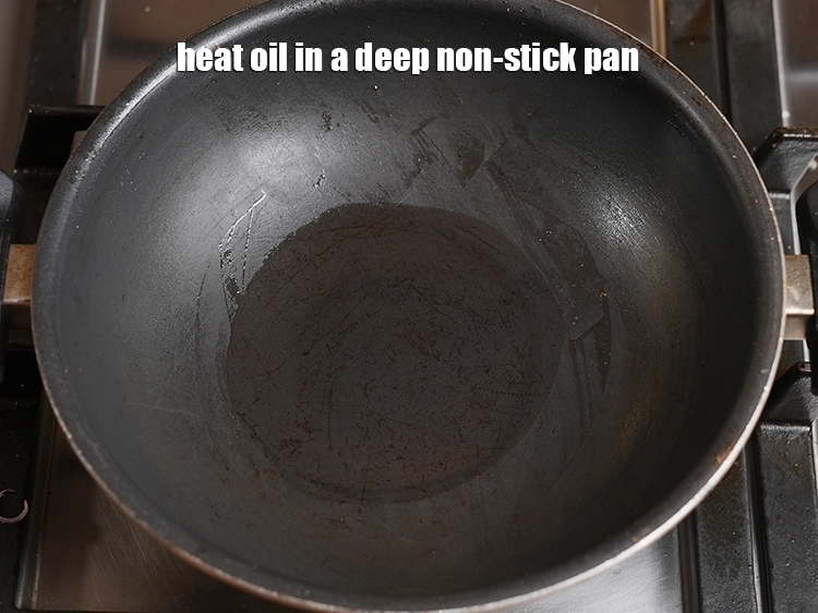 Step 24 – <p>Heat 1 tbsp oil in a deep non-stick pan.</p>