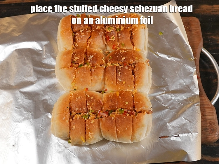 Step 19 – <p><span style="background-color:rgb(255,255,255);color:rgb(0,0,0);">Place the stuffed cheesy schezuan bread on an aluminium foil.</span></p>