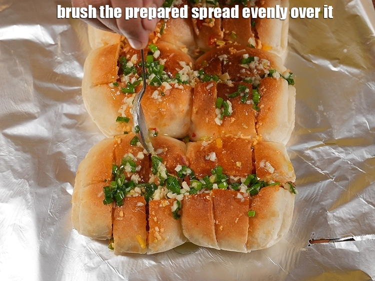 Step 20 – <p><span style="background-color:rgb(255,255,255);color:rgb(0,0,0);">Brush the prepared spread evenly over it.</span></p>