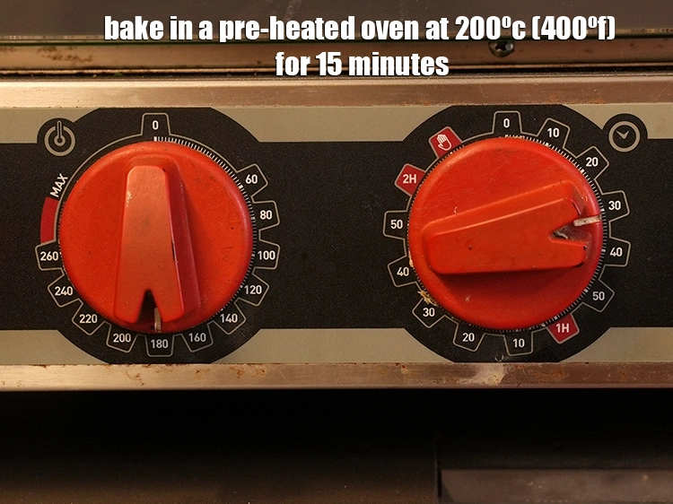 Step 22 – <p><span style="background-color:rgb(255,255,255);color:rgb(0,0,0);">Bake in a pre-heated oven at 200ºc (400ºf) for 15 minutes.</span></p>