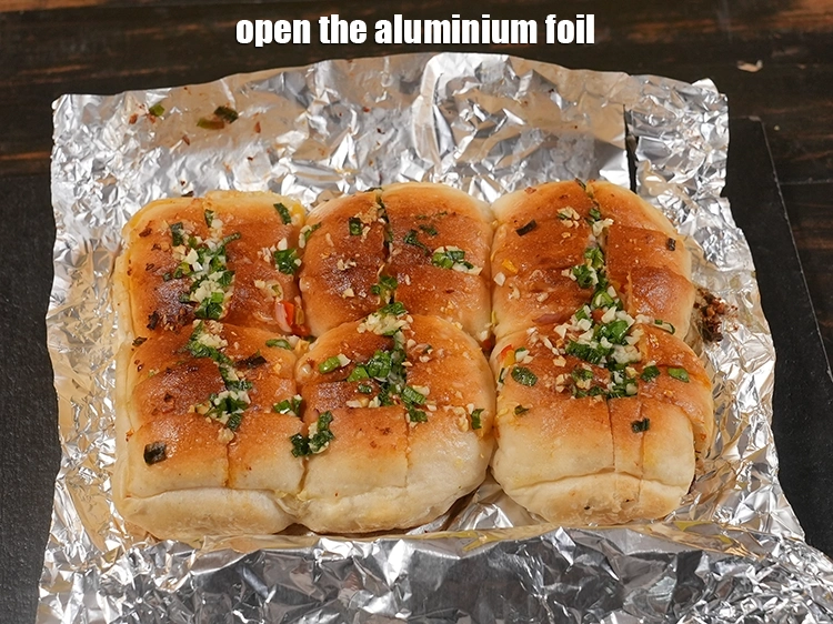 Step 30 – <p><span style="background-color:rgb(255,255,255);color:rgb(0,0,0);">Open the aluminium foil.</span></p>