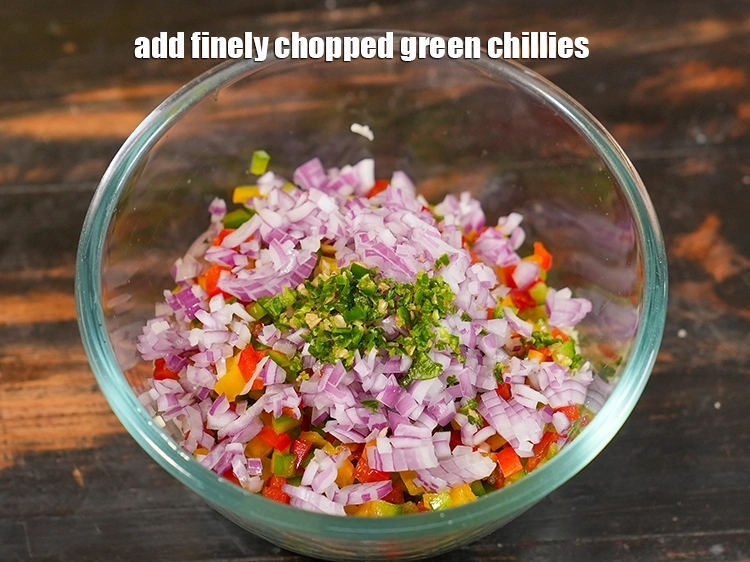 Step 5 – <p>Add finely chopped green chillies.</p>