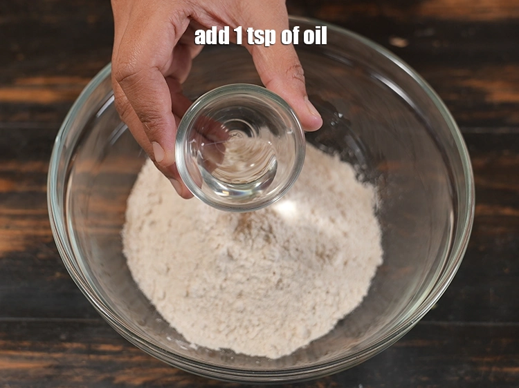 Step 3 – <p>Add <span style="background-color:rgb(255,255,255);color:rgb(0,0,0);">1 tsp </span><a href="https://www.tarladalal.com/glossary-oil-671i"><u>oil</u></a> to it.&nbsp;</p>