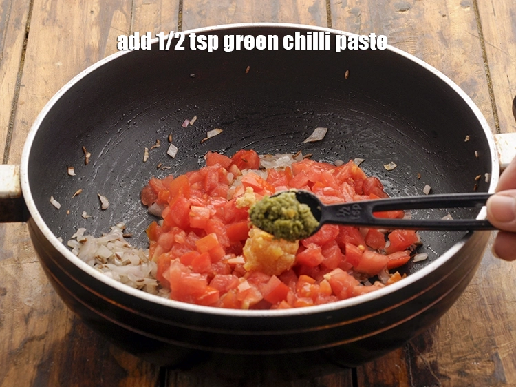 Step 23 – <p>Add green chilli paste.</p>