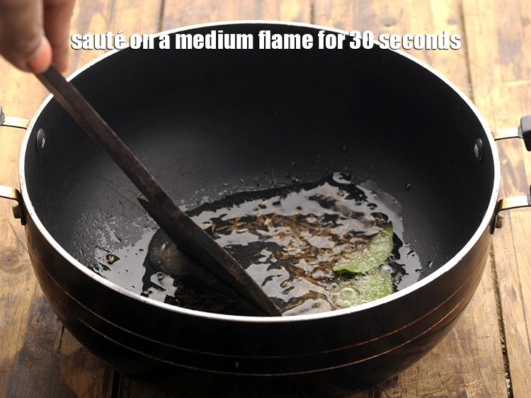 Step 20 – <p><span style="background-color:rgb(255,255,255);color:rgb(0,0,0);">Sauté on a medium flame for 30 seconds.</span></p>