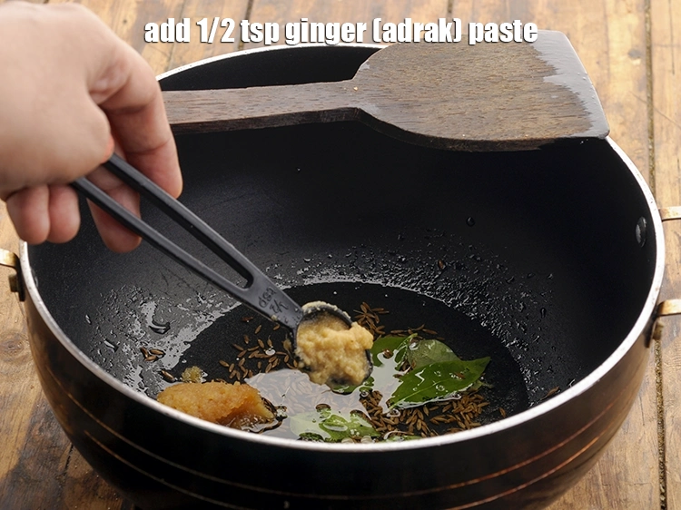Step 22 – <p><span style="background-color:rgb(255,255,255);color:rgb(0,0,0);">Add the ginger paste. You can also add finely chopped ginger.</span></p>