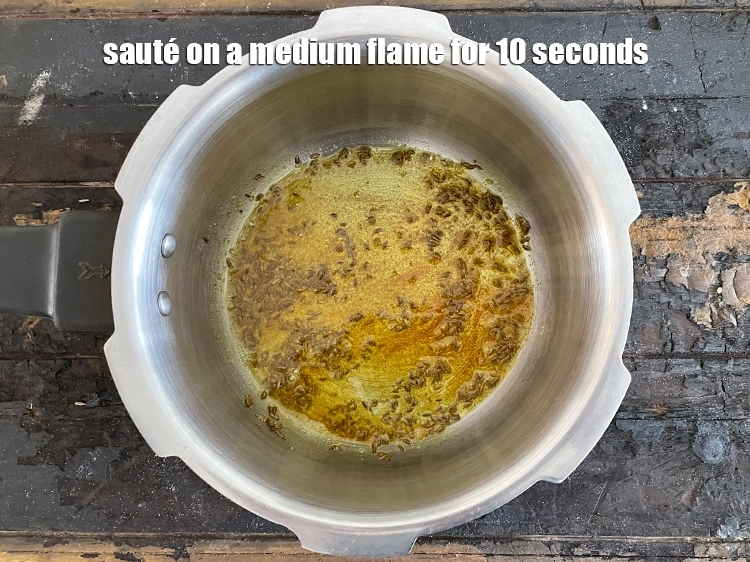 Step 27 – <p>Sauté on a medium flame for 10 seconds.</p>